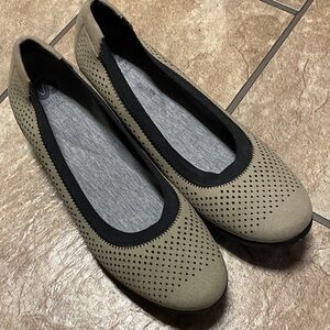 Cloudsteppers by Clarks Taupe Perforated Flats 9M